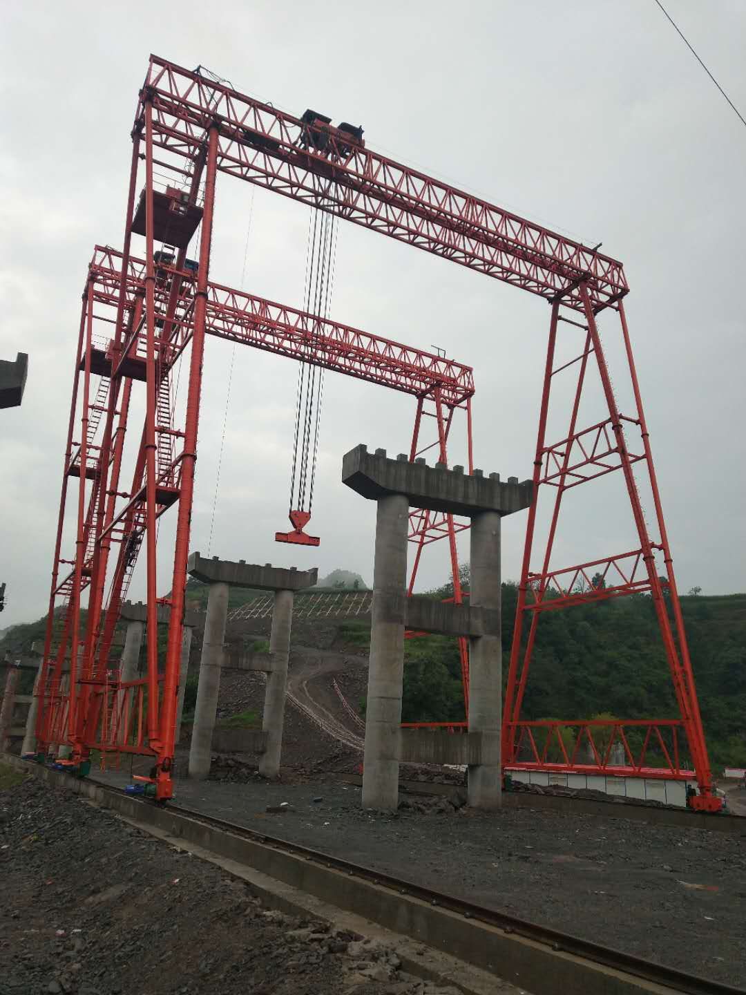 中鐵四局貴陽項(xiàng)目，MG100噸-32米跨38米高龍門吊