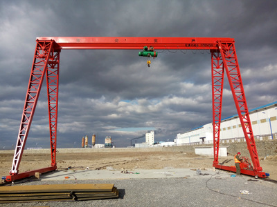 電動(dòng)葫蘆是MHGY10噸上包下花葫蘆龍門上不可缺少的重要部位，電動(dòng)葫蘆起重鏈條使用注意事項(xiàng)如下