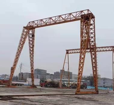 挑選MHGY10噸上包下花葫蘆龍門吊的時(shí)候應(yīng)該注意什么？怎么選擇龍門吊